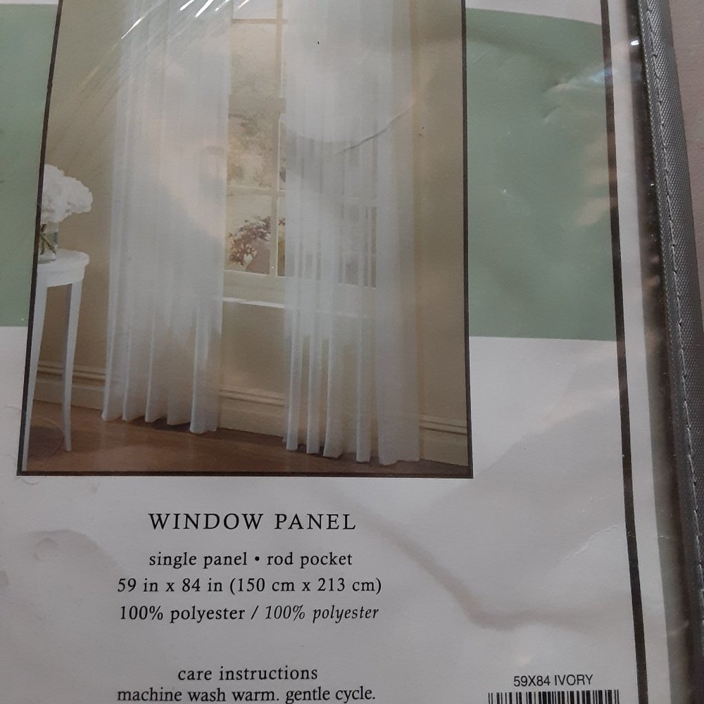 NWOT BED BATH & BEYOND/WINDOW PANEL